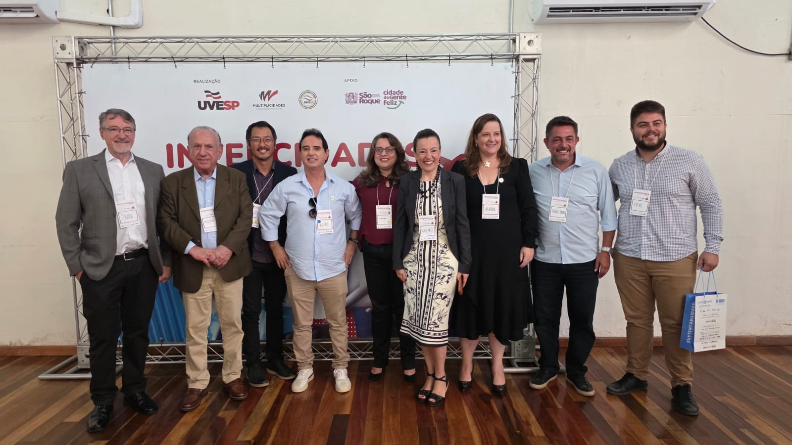 Delegação reunida no espaço oficial do evento