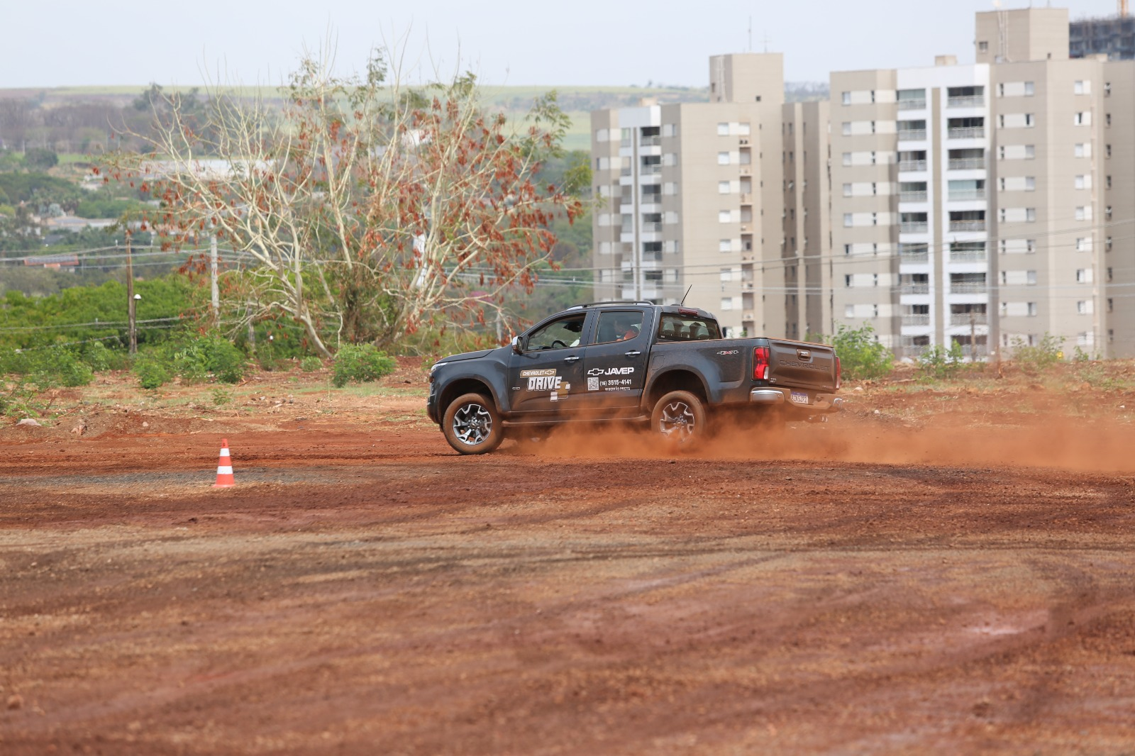Chevrolet 4x4 em demonstração off-road