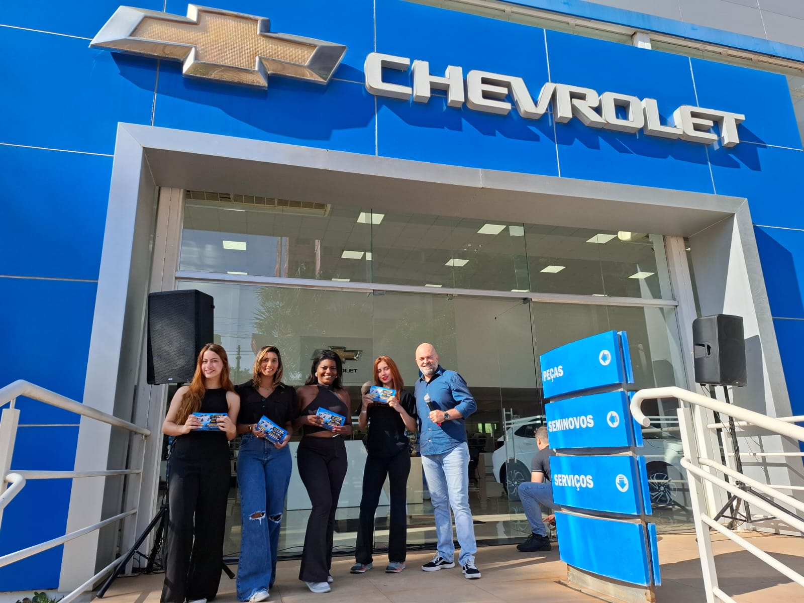 Ativação de marca na entrada da loja JAVEP Chevrolet