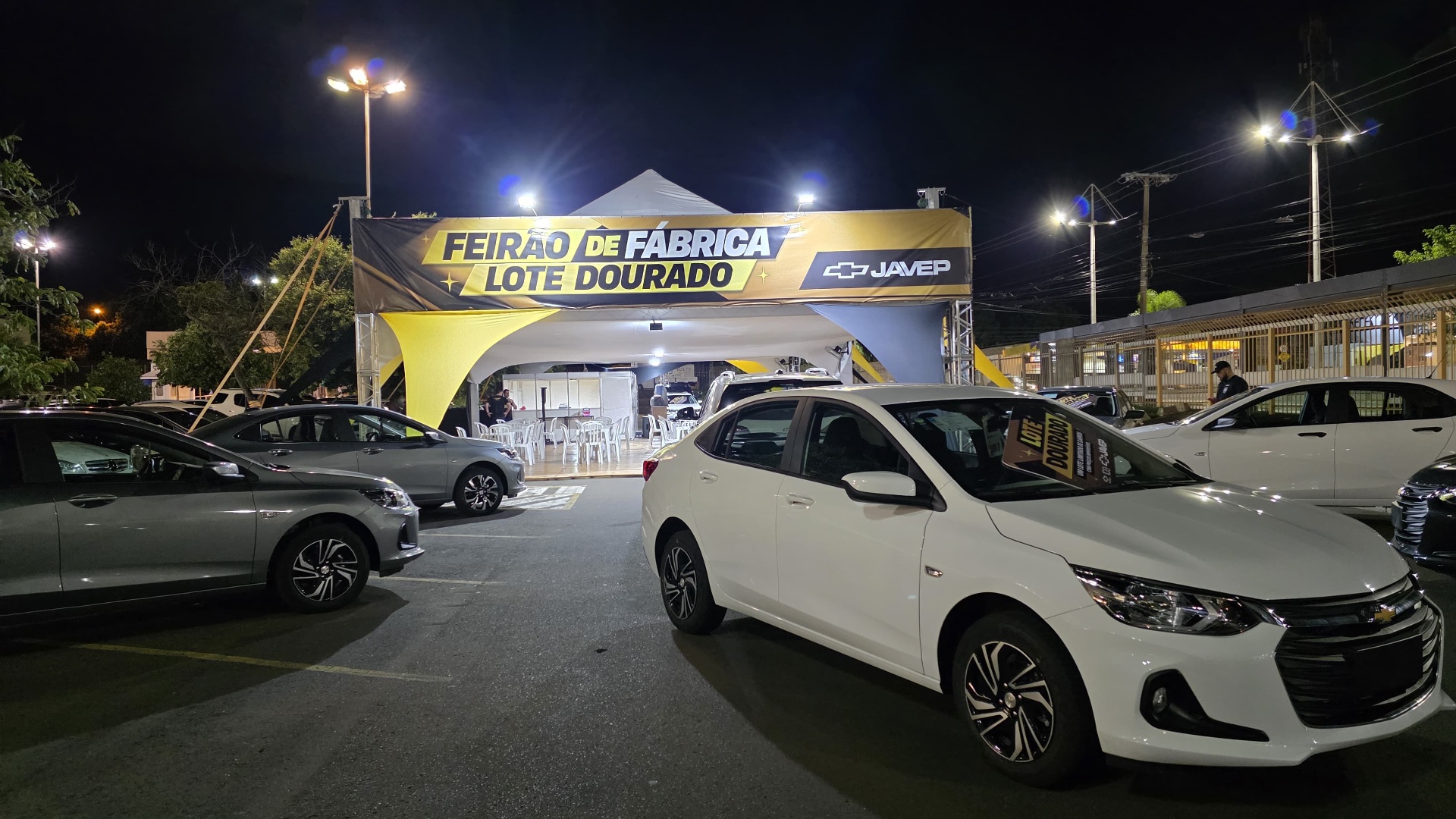 Veículos expostos no Feirão Lote Dourado JAVEP